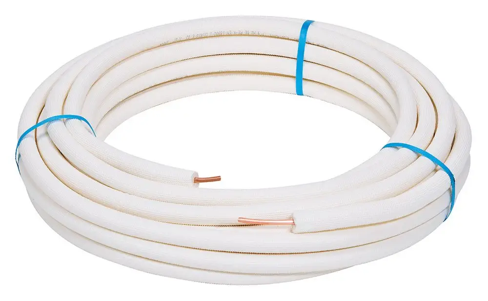 Weißes Rohrleitungenbündel, mit blauen Bändern gesichert. Eignet sich für Kältemittelsysteme, möglicherweise für Vaillant-Anwendungen.